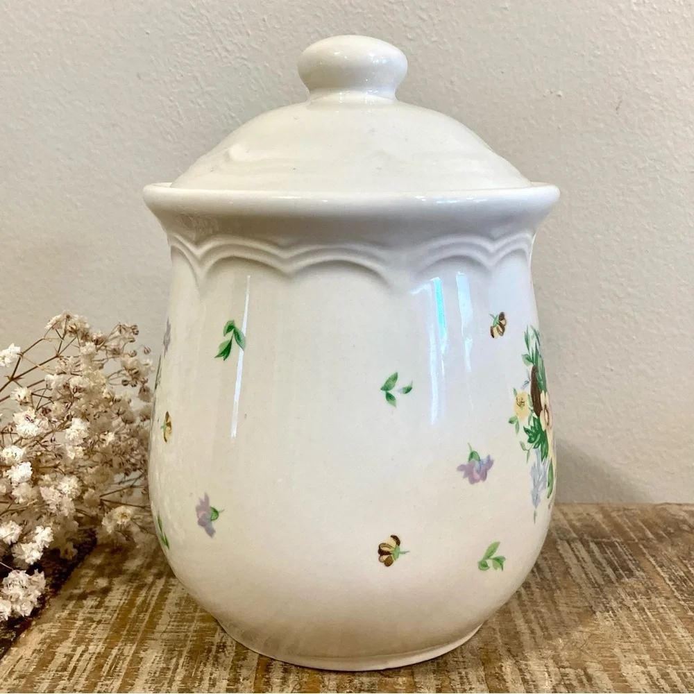 6.5” Tall Vintage Ceramic Canister Floral Container Storage Grandmacore Kitchen